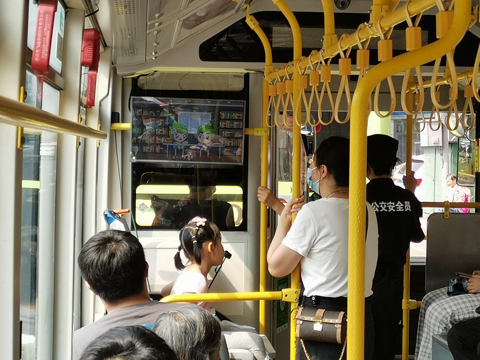 助力法治宜賓建設(shè)——宜賓公交車廂普法課堂開講啦！